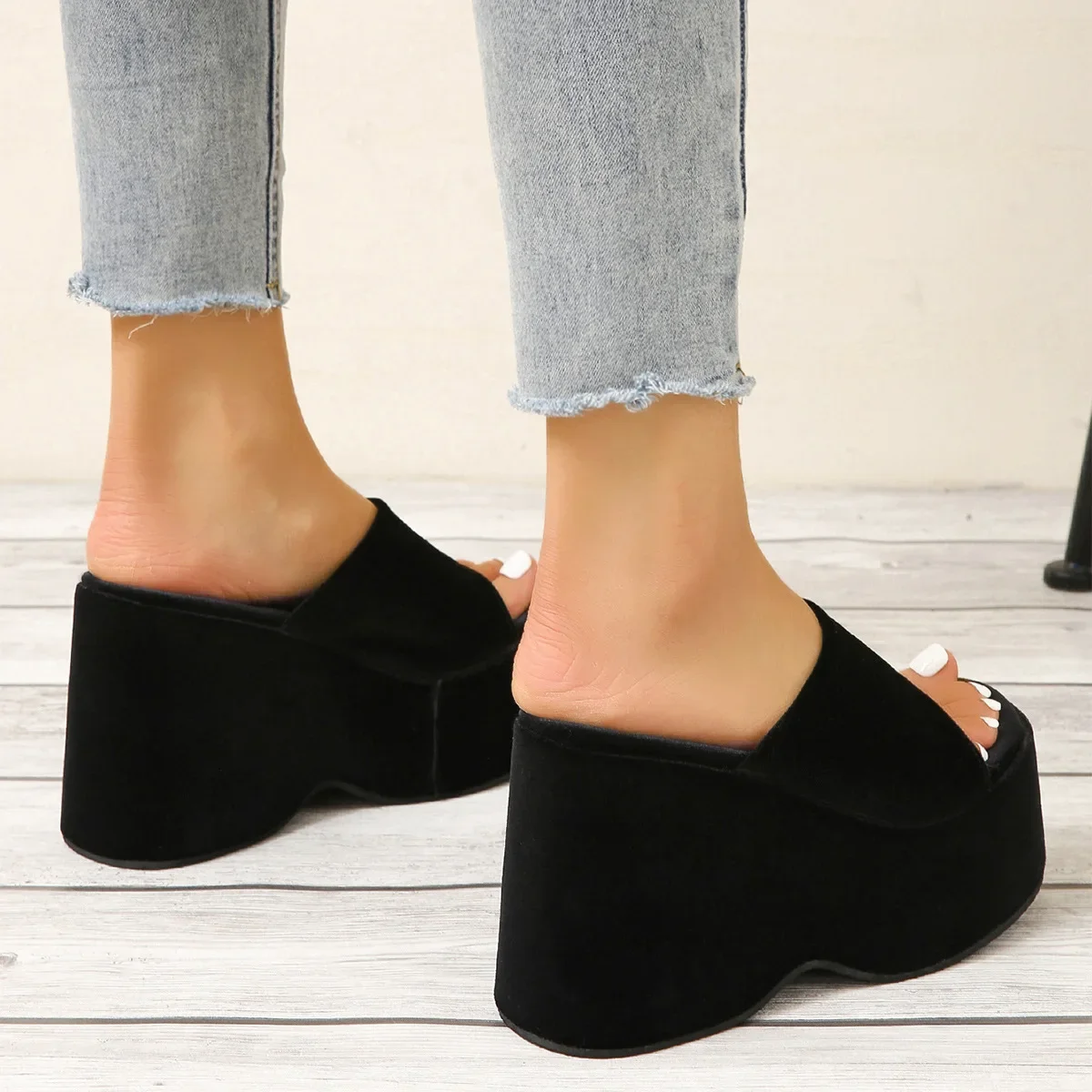 2024 personalità sandali donna scarpe da donna Sexy Slip On pantofole con tacco alto moda diapositive a punta pantofole da donna estive