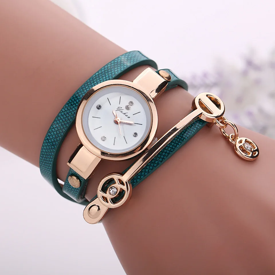 

Fashion Circle PU Strap Couple Quartz Watch Women's Spot