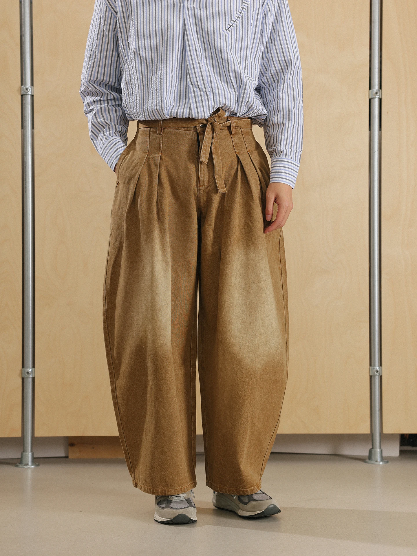 

NOEARS Spring Season Wide Leg Denim Jeans Belted Waed out Vintage Casual Long Trousers Coffee Color Design Sense Loose Fit