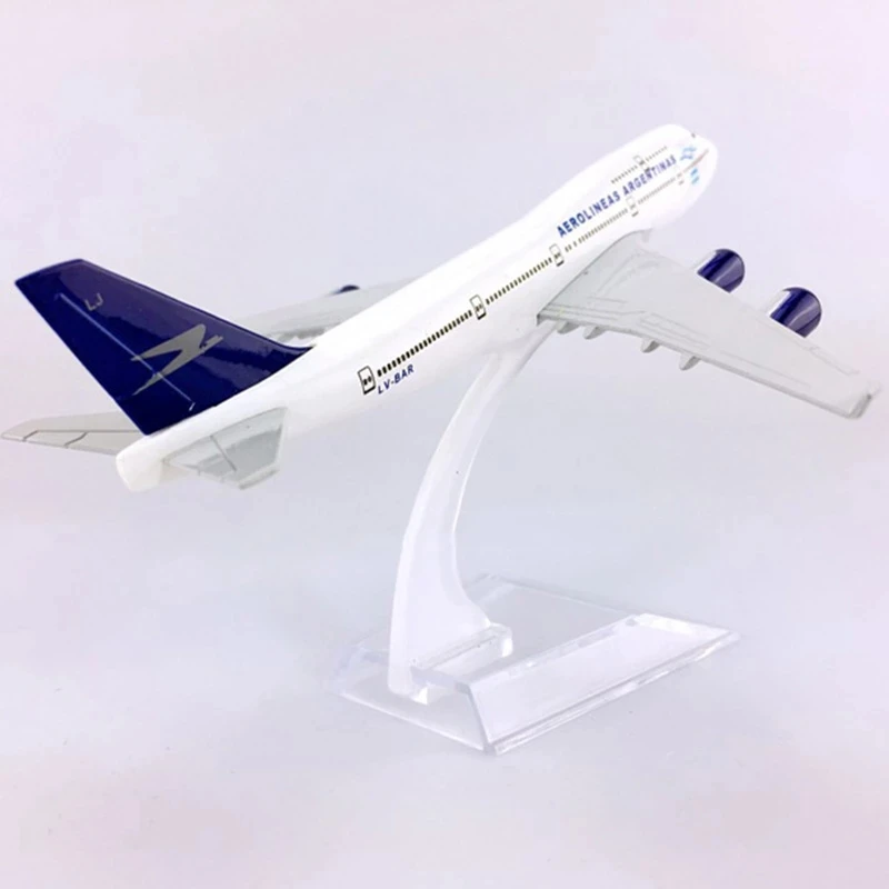 16CM Alloy Aircraft Model 1:400 Boeing B747-400 Model Argentine Airlines Landing Gear Airbus Metal Airplane Display Toys Plane