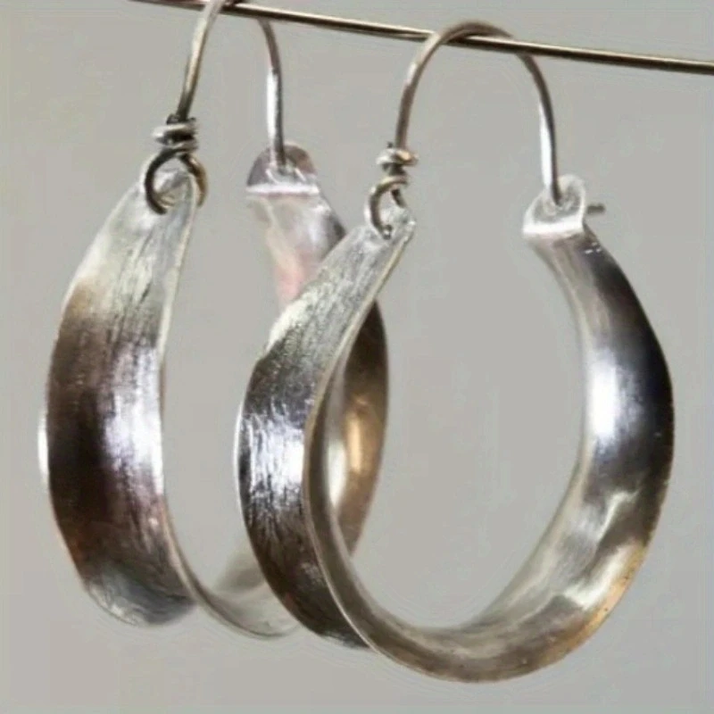 Vintage klassische silberfarbene Metall runde glänzende Creolen für Damenschmuck
