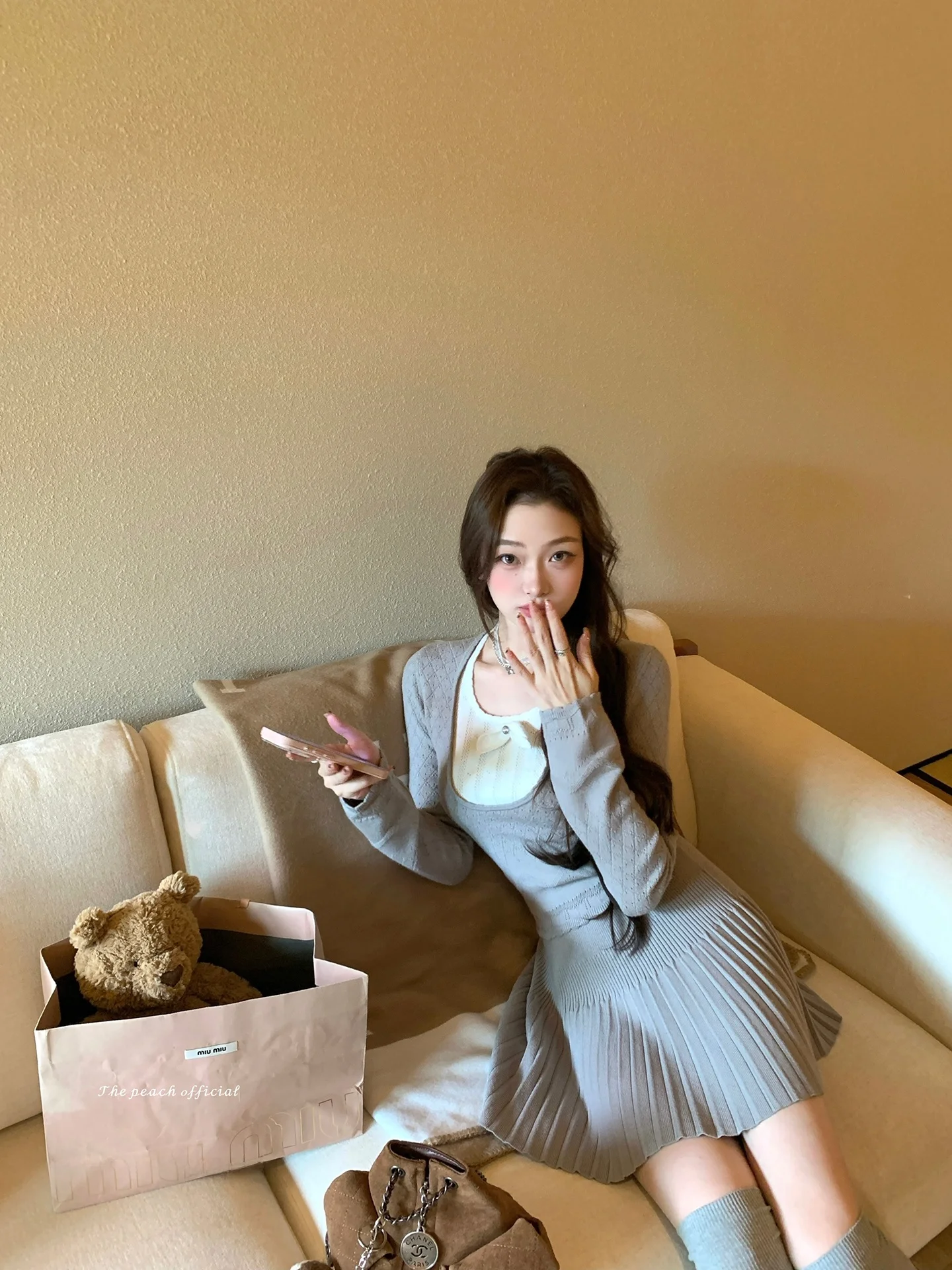 

ThePeachOfficial Knitted Set with Pleated Skirt Gentle Sle Long Sve round Ne Two-Piece Ensemble Fake Two-Piece Design
