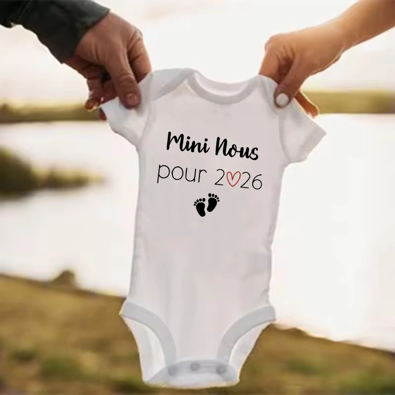 

Mini Nous Pour 2026 Baby Announcement Clothes Newborn Baby Bodysuits Summer Boys Girls Romper Body Pregnancy Reveal Clothes
