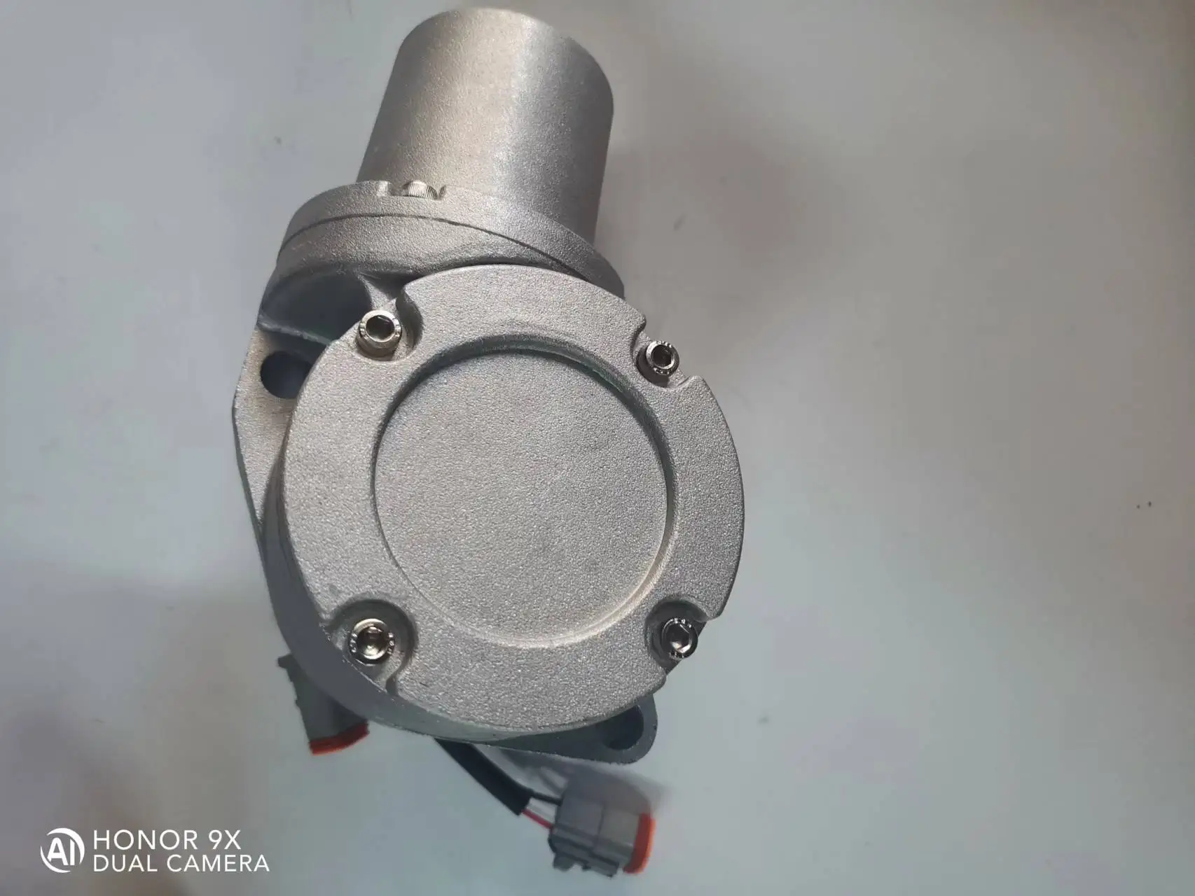 KP56RM2G-020A Stepping Throttle Motor Governor Accelerator Assembly ASSY for SANY SY55 SY60 SY65 SY75 SY135-8 Excavator Part