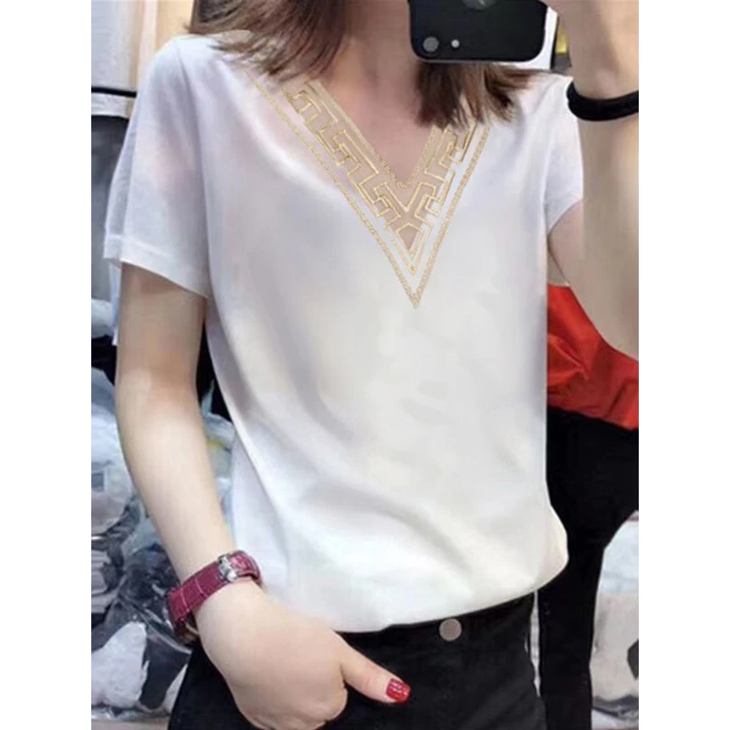 เสื้อยืดลูกไม้เย็บปะติดดีไซน์หรูหราสำหรับผู้หญิงเสื้อยืดคอวีแขนสั้นฤดูร้อนแฟชั่นสีดำสีขาวสุดชิคเสื้อ ropa de mujer