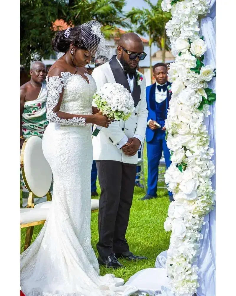 ชุดแต่งงานเจ้าสาวทรงเมอร์เมดแบบเซ็กซี่ แต่งลูกไม้ ประดับด้วยลูกปัด คอซีทรู แขนยาว สไตล์วินเทจ ปี 2023