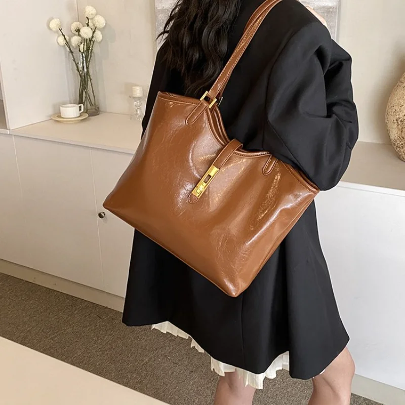 

Women's Versatile Black Oil-Wax Leather Tote Bag with Detachable Strap for Work, Travel and Everyday Wear Tote Bags for Women