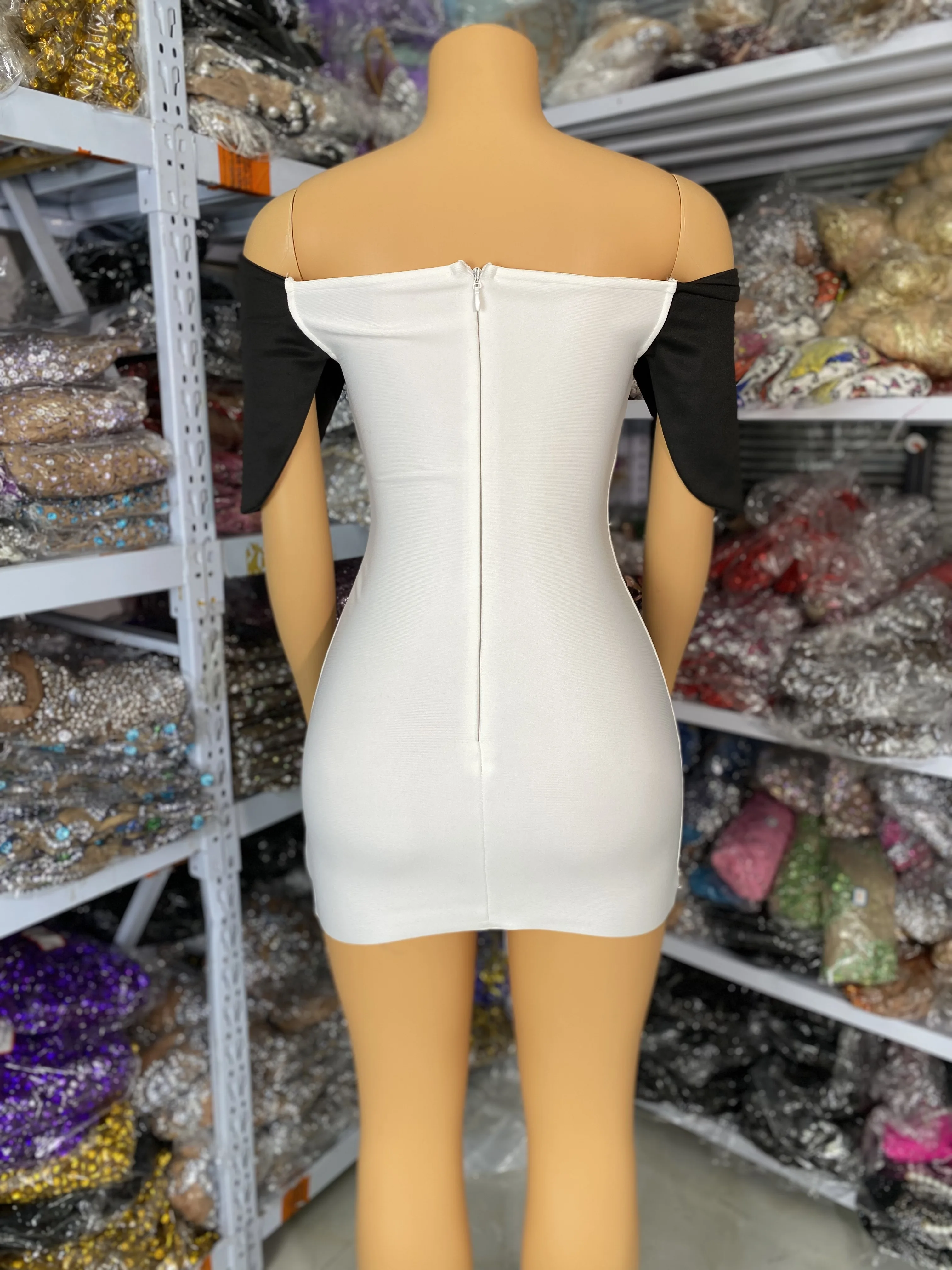 Femmes nouvelle robe à bandes épaules dénudées Patchwork or strass moulante Mini haute rue soirée Club robe de soirée Look invité