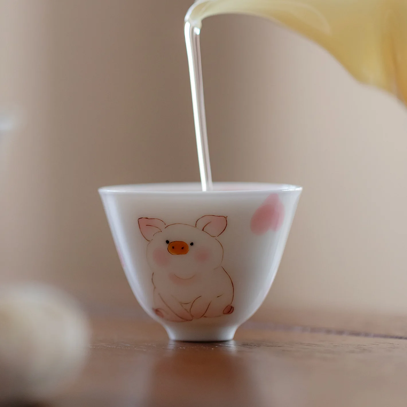 Creative High End Hand Painted Cute Pig Personal Cup Jingdezhen Ceramic Tasting Cup Kung Fu Tea Set Teacup for Ladies