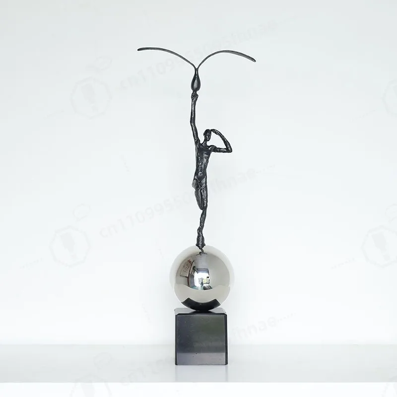 Modern light luxury metal figure sculpture creative ornament entrance living room desktop decoration handicraft gift