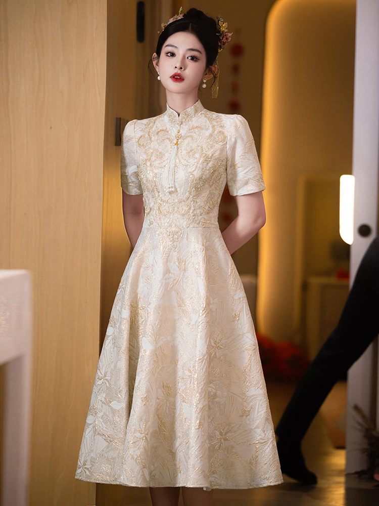 

Роскошное вечернее платье цвета шампань в китайском стиле, модифицированное ципао средней длины для помолвки и банкета