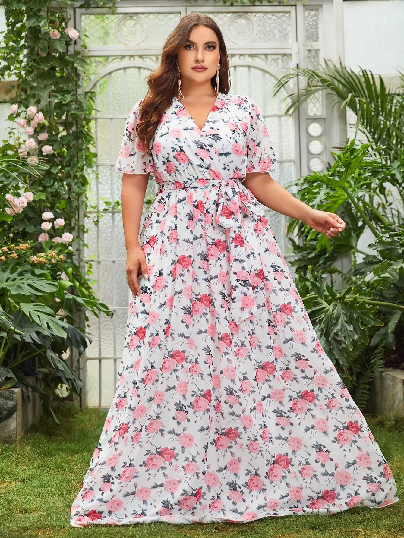 فستان شيفون برقبة على شكل حرف V مطبوع بالأزهار ، مقاس كبير