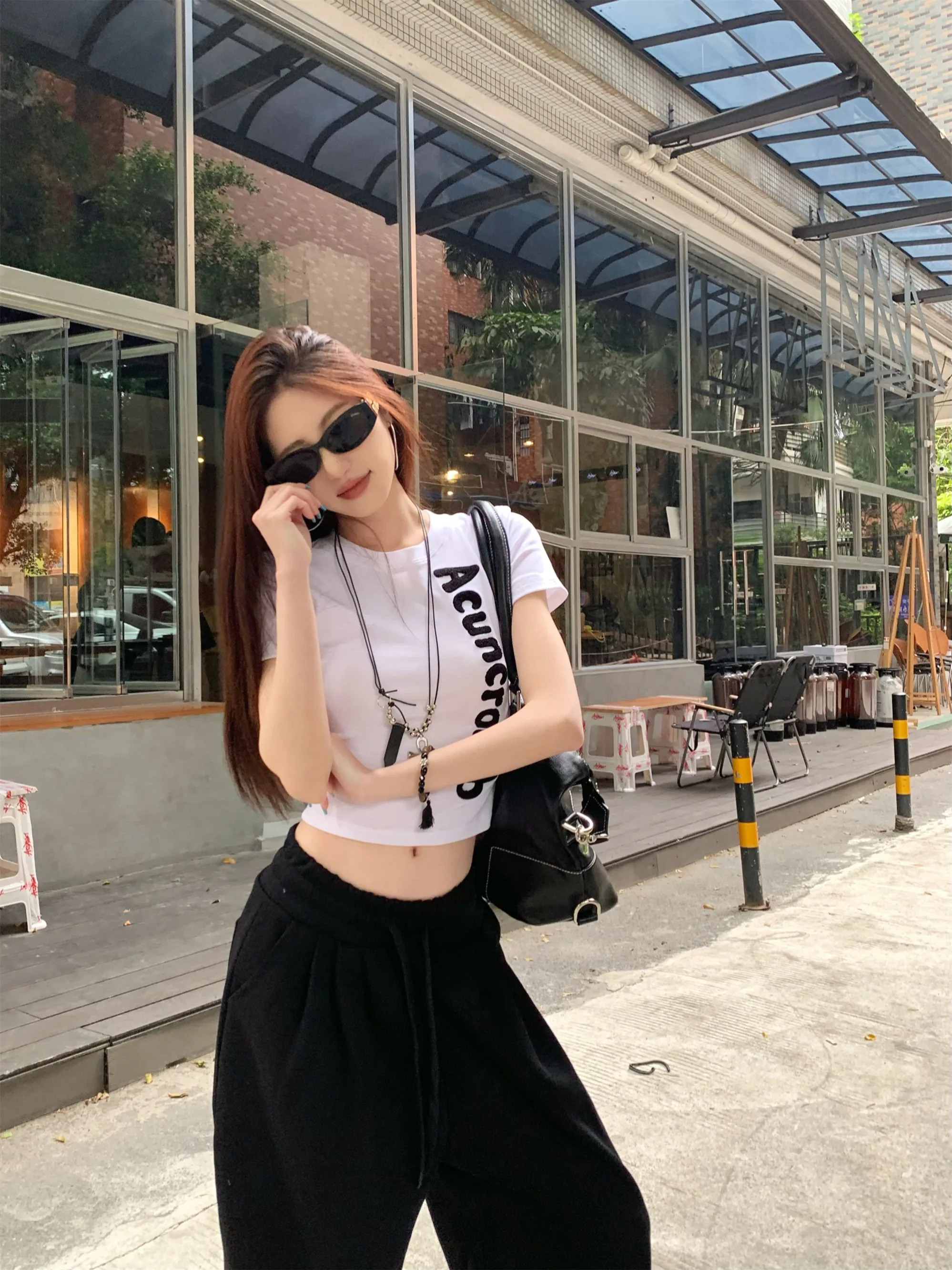 

Свободный комплект из двух предметов: футболка с коротким рукавом и круглым вырезом, летние повседневные брюки с принтом Hot Girl, длинные брюки с высокой талией