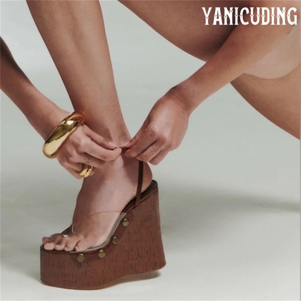 PVC Cork Wedge Sandals Platform Wedge Clog Studs Summer Shoes Peep Toe Ankle Strap High Heeled Sandals Designer Handmade Sandals