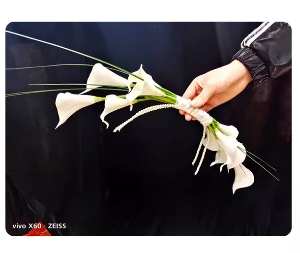 PHOTography still life solid color background wall retro bride holding calla lily tulip beautiful French bouquet hot