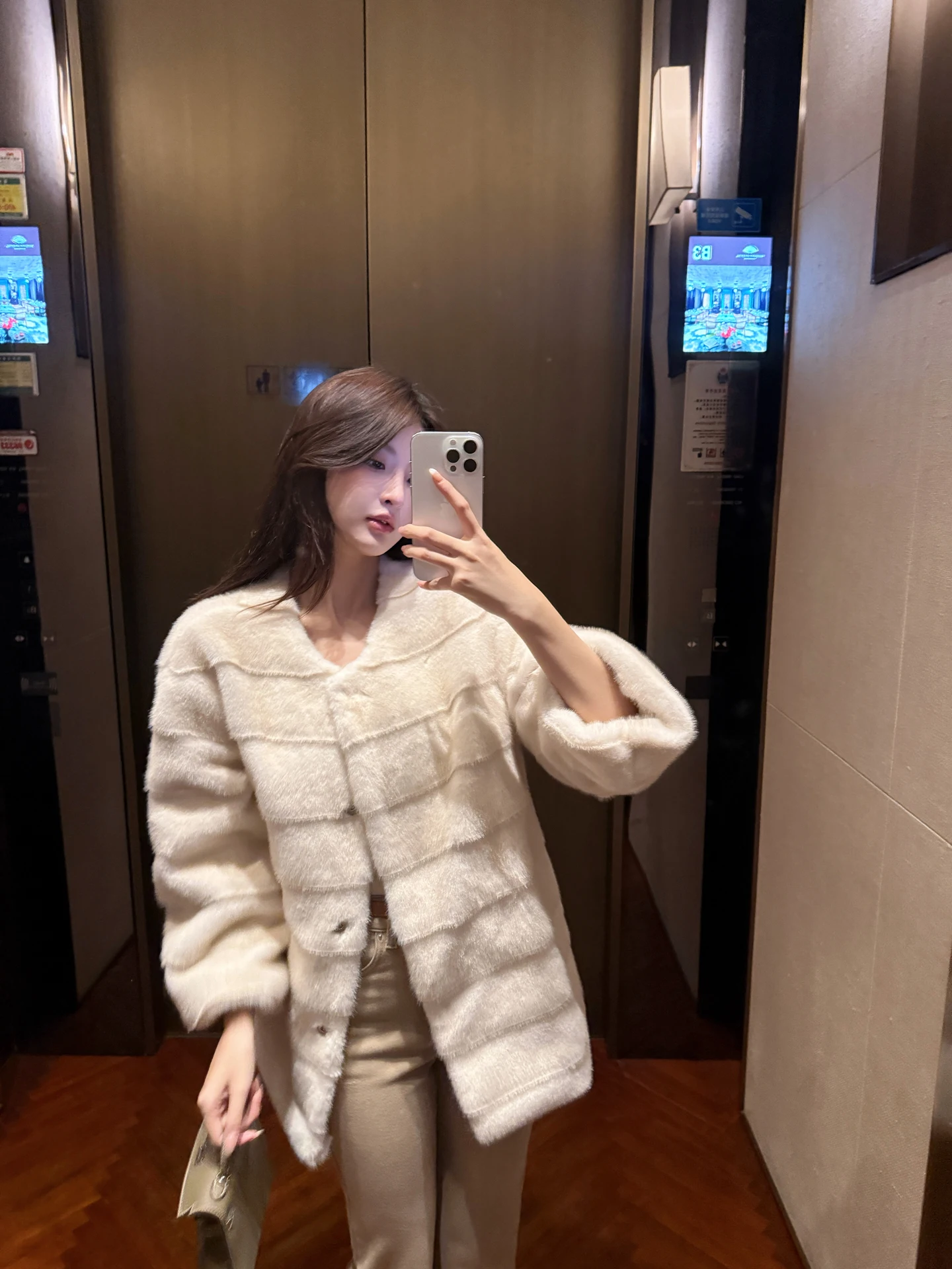 

Женская шуба WTT из экокожи, версия Eco-friendly, гарантированное тепло, длинный рукав, круглый вырез, из Китая, идеально для зимы