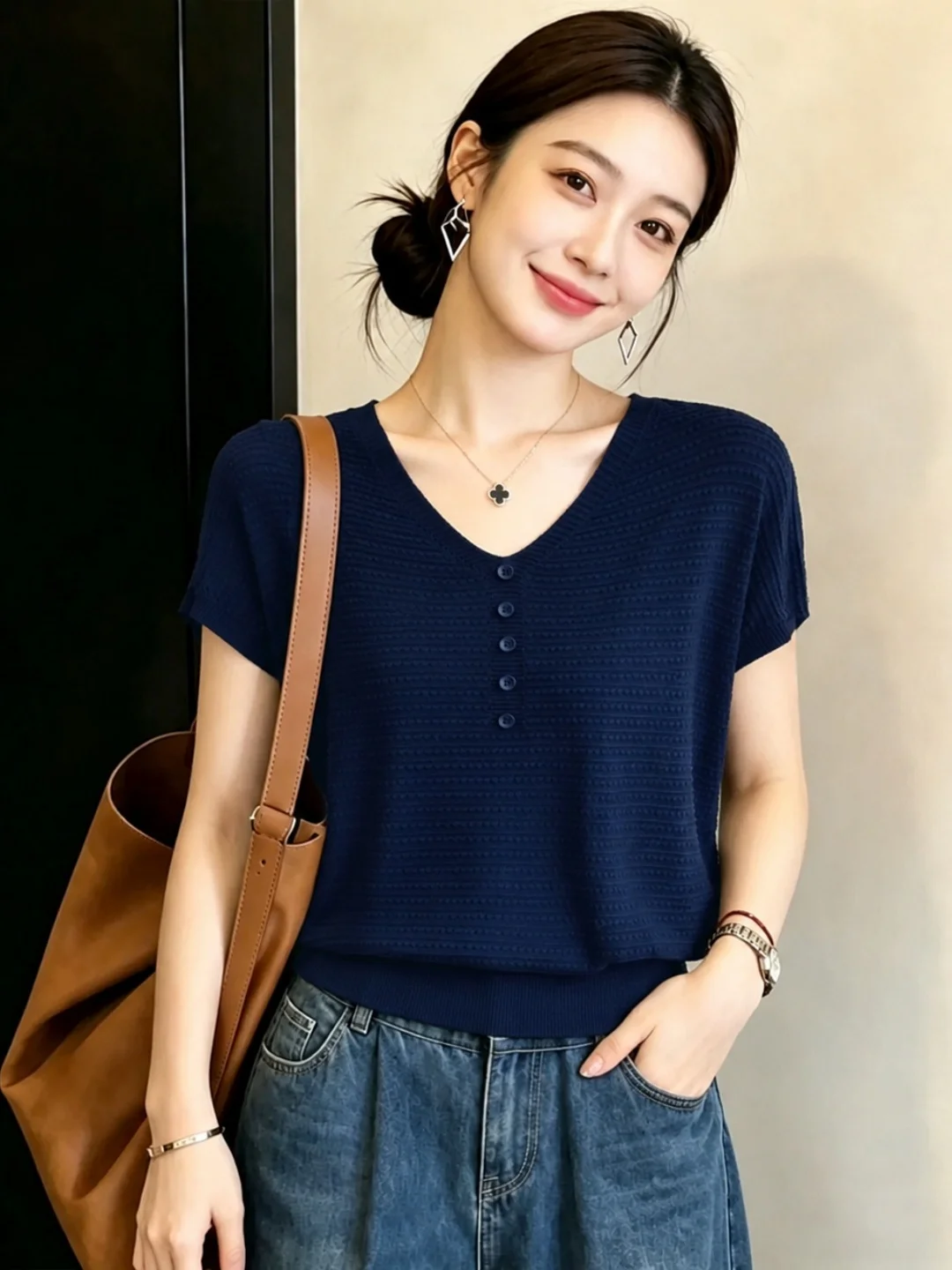 

Fashionable V-Neck Short Sleeve Knitwear Women's Style Summer Slimming Commute Top Korean Version Quality Knittedwear