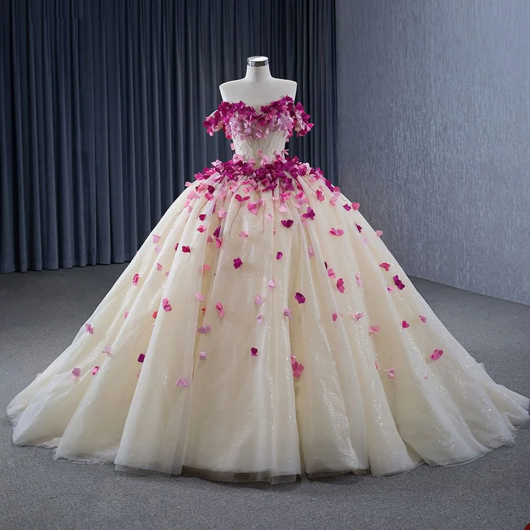 Vestidos de quinceañera elegantes, vestidos de baile con escote en forma de corazón y hombros descubiertos, apliques 3D, vestido de tren de barrido para fiesta, hecho a medida