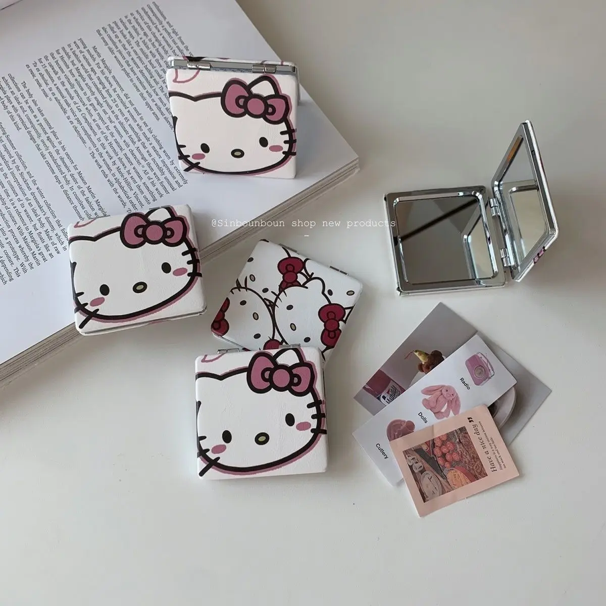 Portátil dobrável kitty espelho compacto dupla face bonito design dos desenhos animados espelho de maquiagem feminino para idades de beleza em movimento