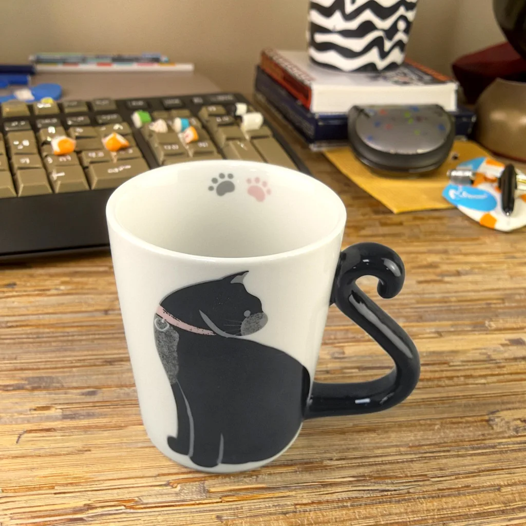 

Cute Black Cat Tail Handle Ceramic Mug - 3D Cat Coffee Cup with Paw Print Inside, Novelty Tea Cup Gift for Cat Lovers