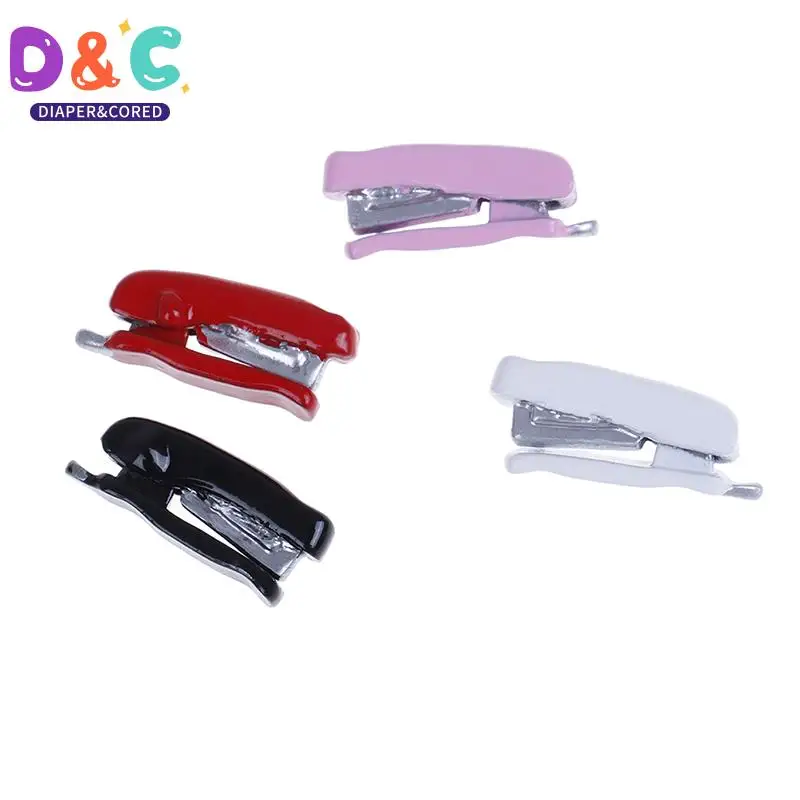 1/12 Miniature Dollhouse Stapler Mini Studying Romm Stationery Funiture Decor Dollls Accessories Toy