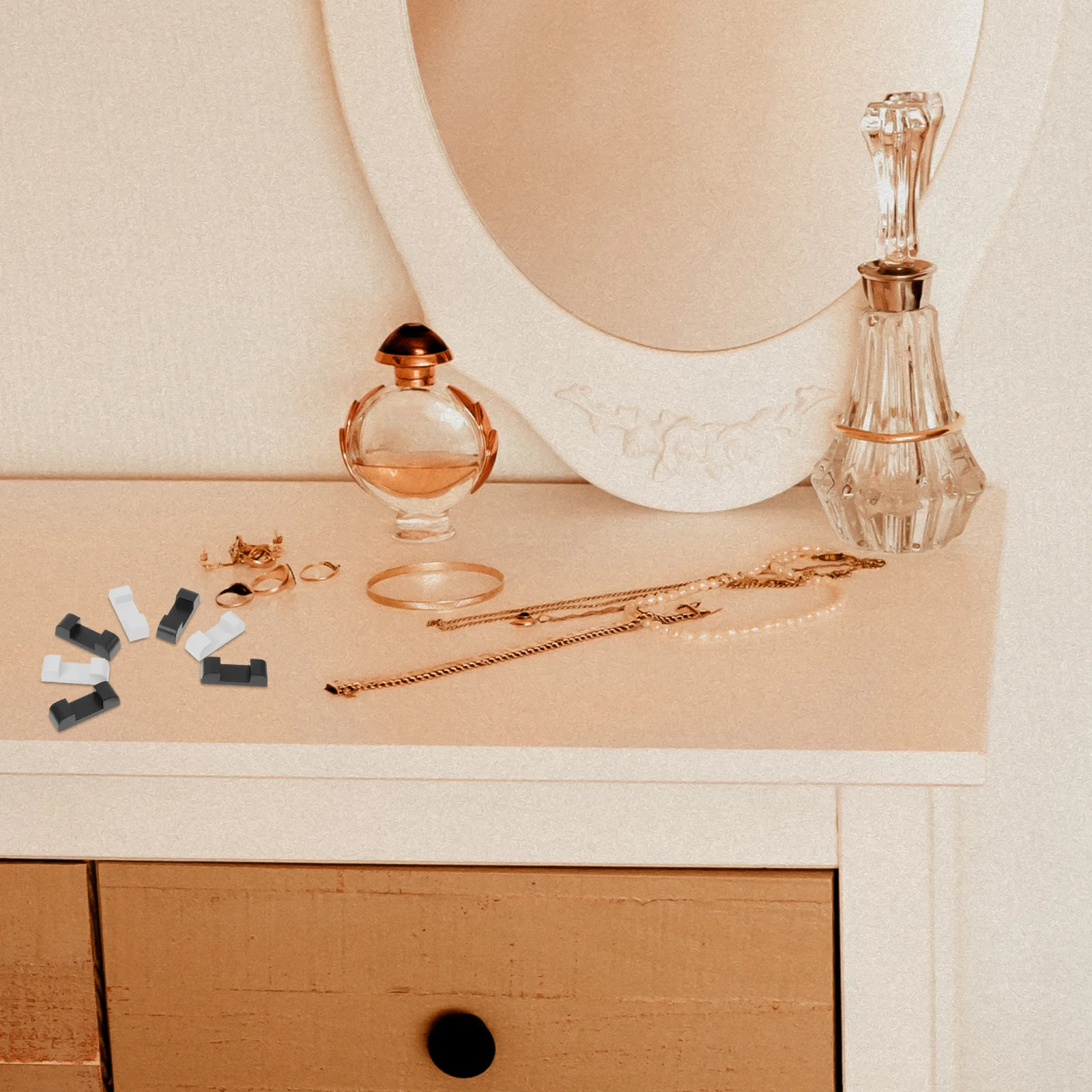 

40Pcs Jewelry Display Stand Bases Strong Long-Lasting Plastic Build Creative Case Bases for Retail Stores and Home Display Use