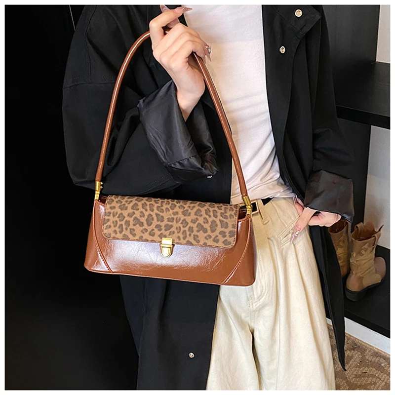 Senior Sense Retro Underarm Bag Fashion Temperament Baguette Bag Women New Autumn And Winter Handheld Versatile Shoulder Bag