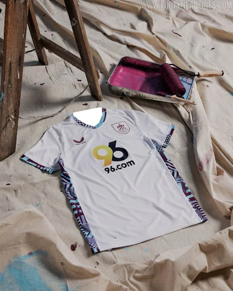 

Лето 2025 г., хит продаж, новый модный тренд Burnley Jersey, дышащая быстросохнущая футболка для тренировок на открытом воздухе с короткими рукавами