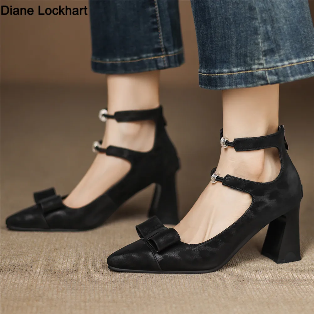 

Новые весенние женские туфли-лодочки с острым носком на массивном каблуке, на молнии, с двойной пряжкой и ремешком, с бантом, обувь для свиданий, большие размеры 34-43