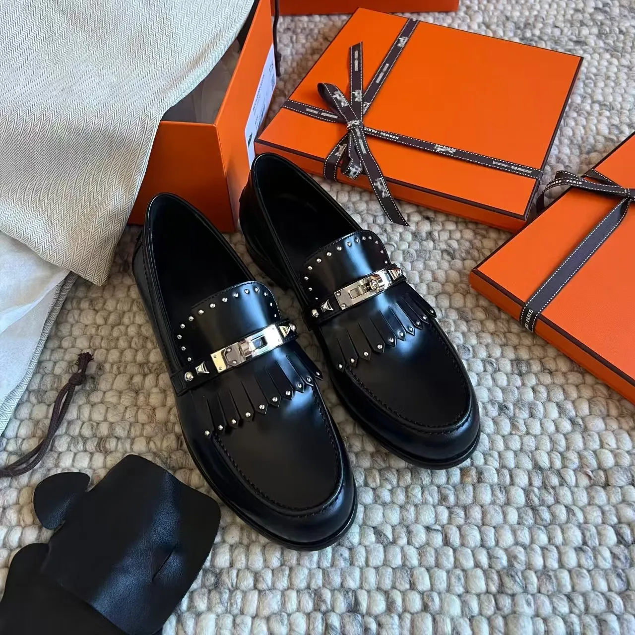 

Casual Shoes Women Cow Leather Metal Round Toe Flats Ladies Waterproof Flats Tassel Shoes Handemade