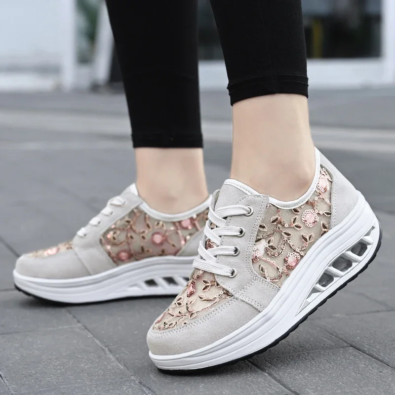 Casual Breathable Women Lightweight Sneakers Sports Shoes Fashion Outdoor Soft Female Lace Up Mesh Gym Vulcanized Shoes Sneakers