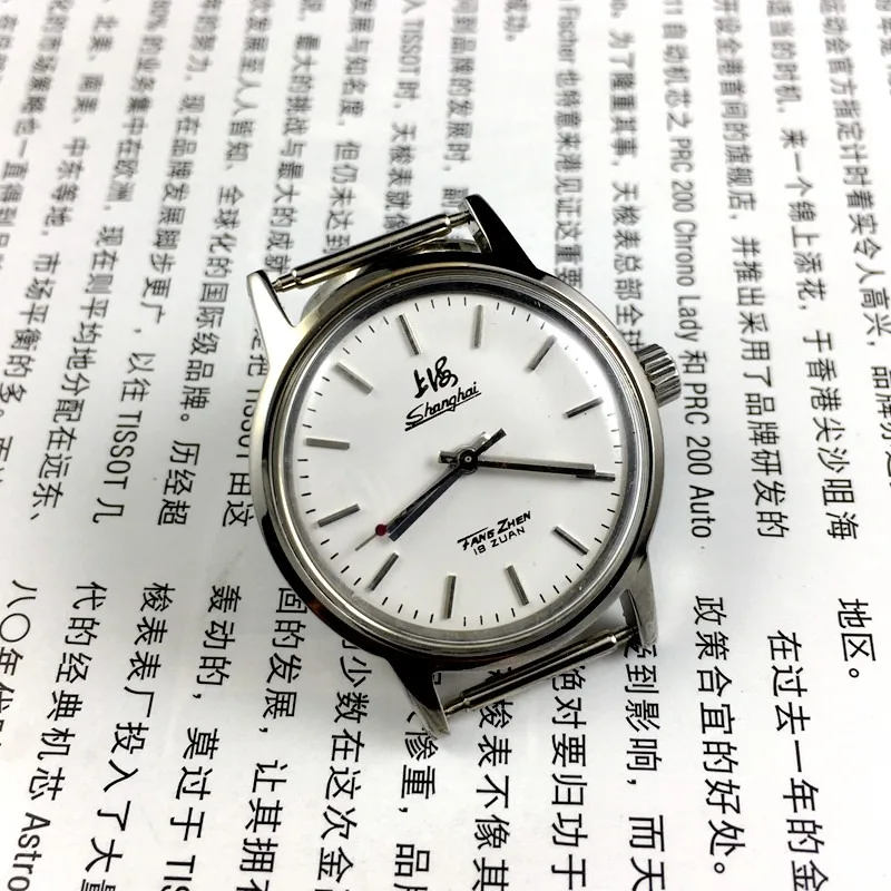 Classic Watch Factory Produces Medium-sized Manual Mechanical Watch, with A Diameter of 32MM and A Free Strap.