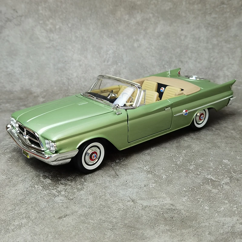 Road Signature 1:18 scale 1960 300FC Chrysler Classic car Car model metal Car model static decoration Personal collection