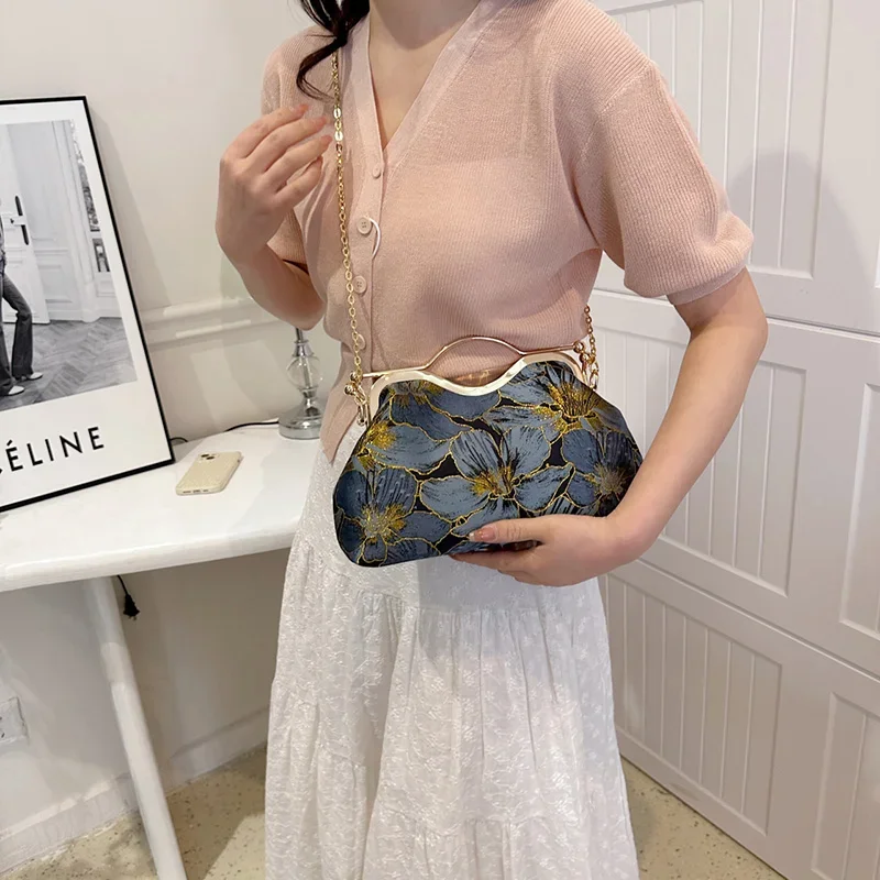 2024 Elegant Women\'s Canvas Dinner Clutch Lock Catch Shell Clip Party Prom Handbags Luxury Lady Flower Embroidery Messenger Bags