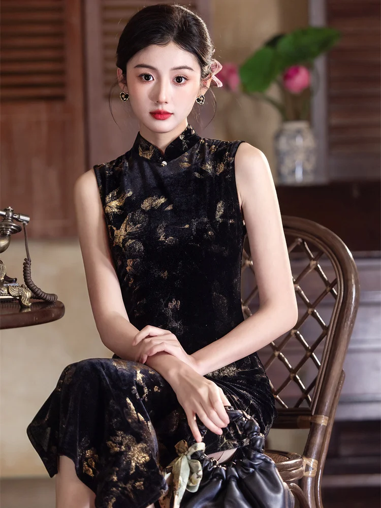 

Новое винтажное длинное бархатное платье-ципао без рукавов для молодых девушек, модное улучшенное китайское платье в стиле Весна 2026