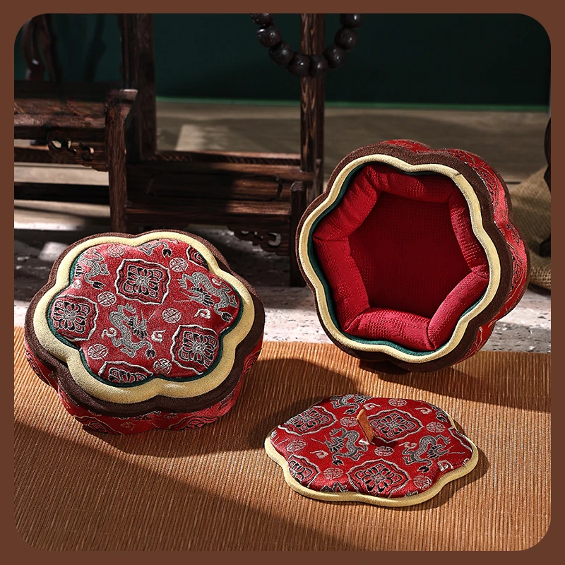 Vintage jade bracelet gift box, palace style jade pendant collection box, high-end exquisite gold bracelet packaging box