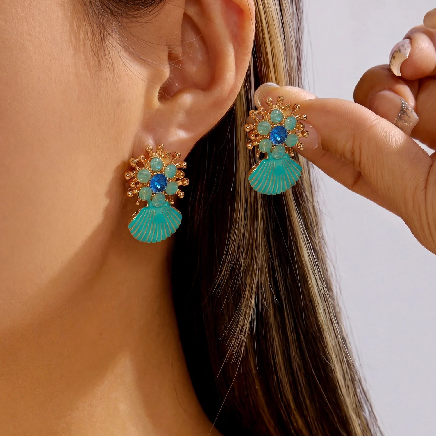 

Bohemian Metal Starfish Shell Stud Earrings for Women Exquisite Blue Rhinestone Imitation Pearl Earrings Beach Party Jewelry