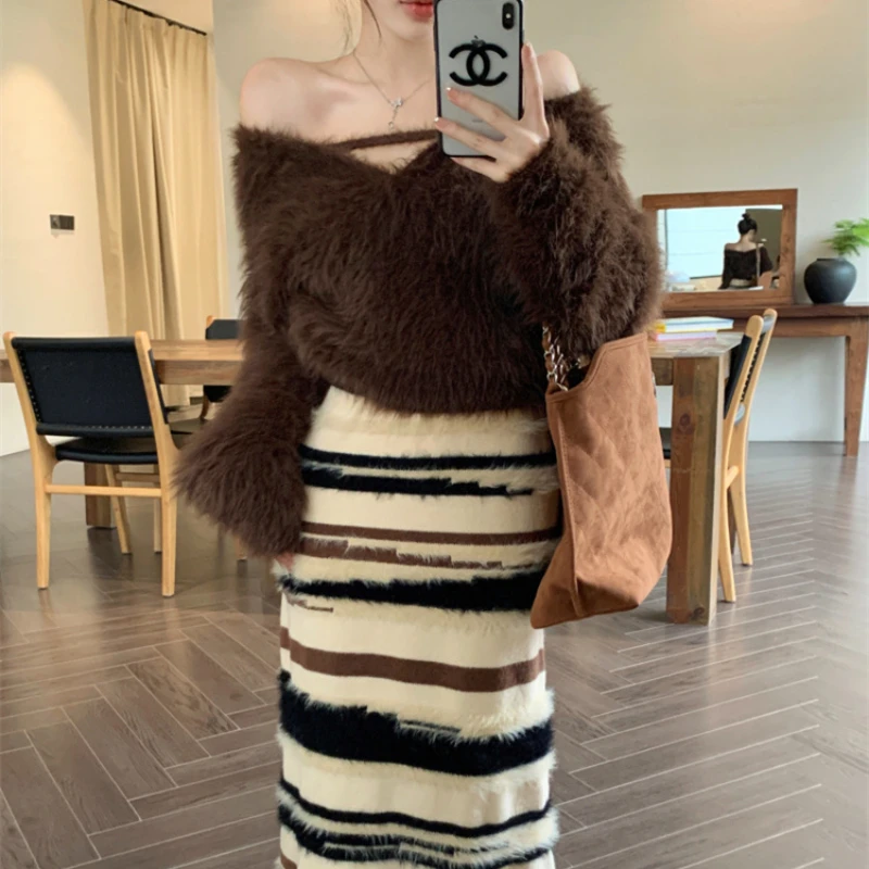 Vintage Coffee Colored V-neck Long Sleeved Sweater for Women 2024 Autumn Sexy Short Jumpers Imitation Mink Fur Knitted Pullovers