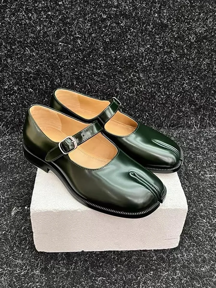 Womens Shallow Open Tabi Mary Jane Flat Shoes Patent Leather Split Toe Design Popular Fashion Footwear Suitable for Daily Wear