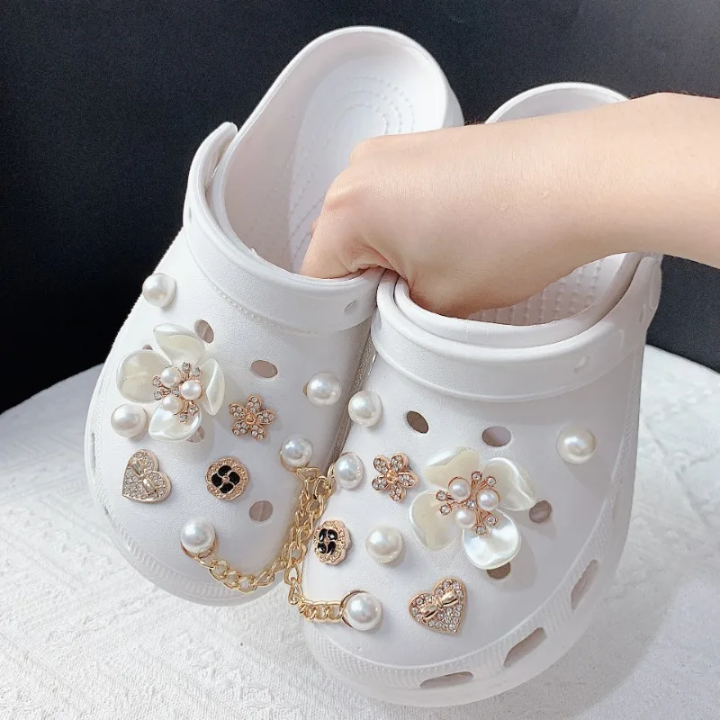

Fashion Shoe Charms Set Accessories Hole Shoe Buckle Summer Four-leaf Flower Chain Pearl DIY Shoes Decorations for Bogg Bag
