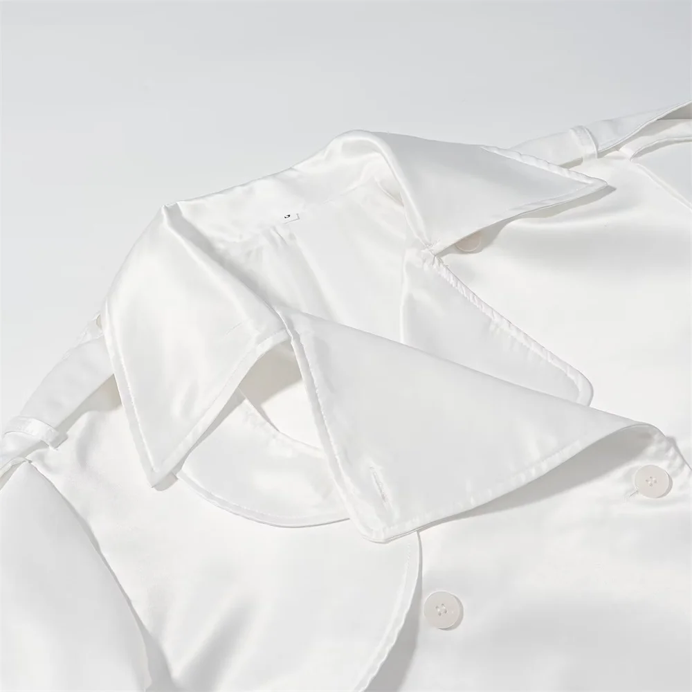 Jesienna nowa kolekcja odzieży damskiej, uniwersalna, codzienna kurtka wiatrówka z klapami, dwurzędowa, z długim rękawem, w jednolitym kolorze.