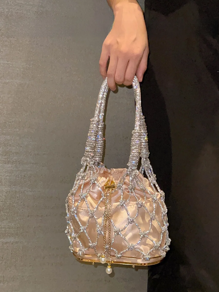 

Сумка-ведро UGALS Shiny Water Diamond с сетчатым дизайном и шелковой ручкой, для женщин, в нежном женственном стиле, с мягкой ручкой, для вечеринок