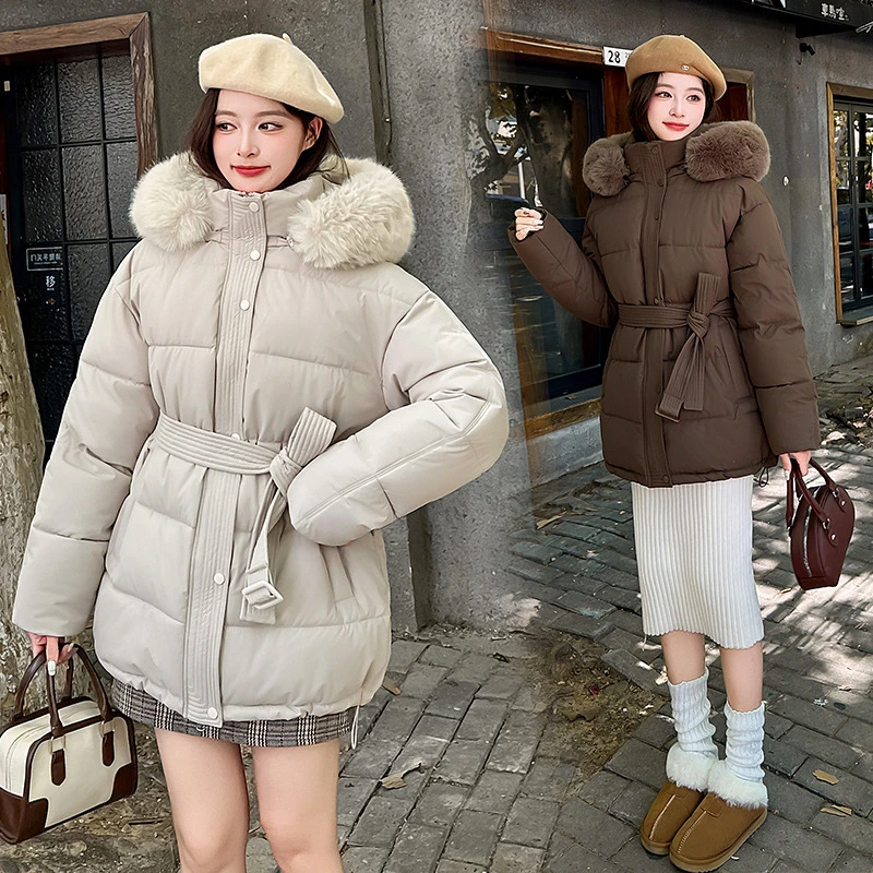 

Новое модное хлопковое стеганое пальто средней длины с воротником из меха енота, зимние пуховые хлопковые куртки, тонкий пояс, женские парки, толстые теплые