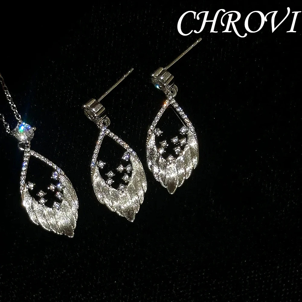 Exquisite Halskette mit einem Vintage-Gold-Federanhänger aus 925er Sterlingsilber, hochwertige Ohrringe mit Flügel- und Diamantverzierung, Anhänger für Damen. – Detail 8