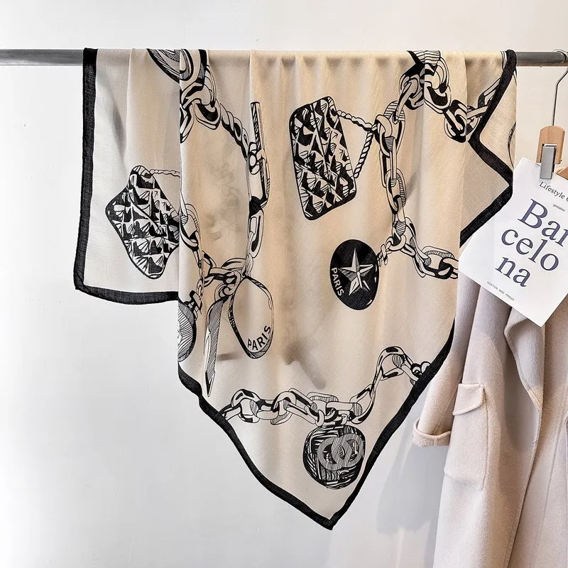 Sciarpa di seta di lana di design di lusso Scialli laminati a mano Sciarpe Bandana Decorazione Accessori per capelli e collo 110 cm
