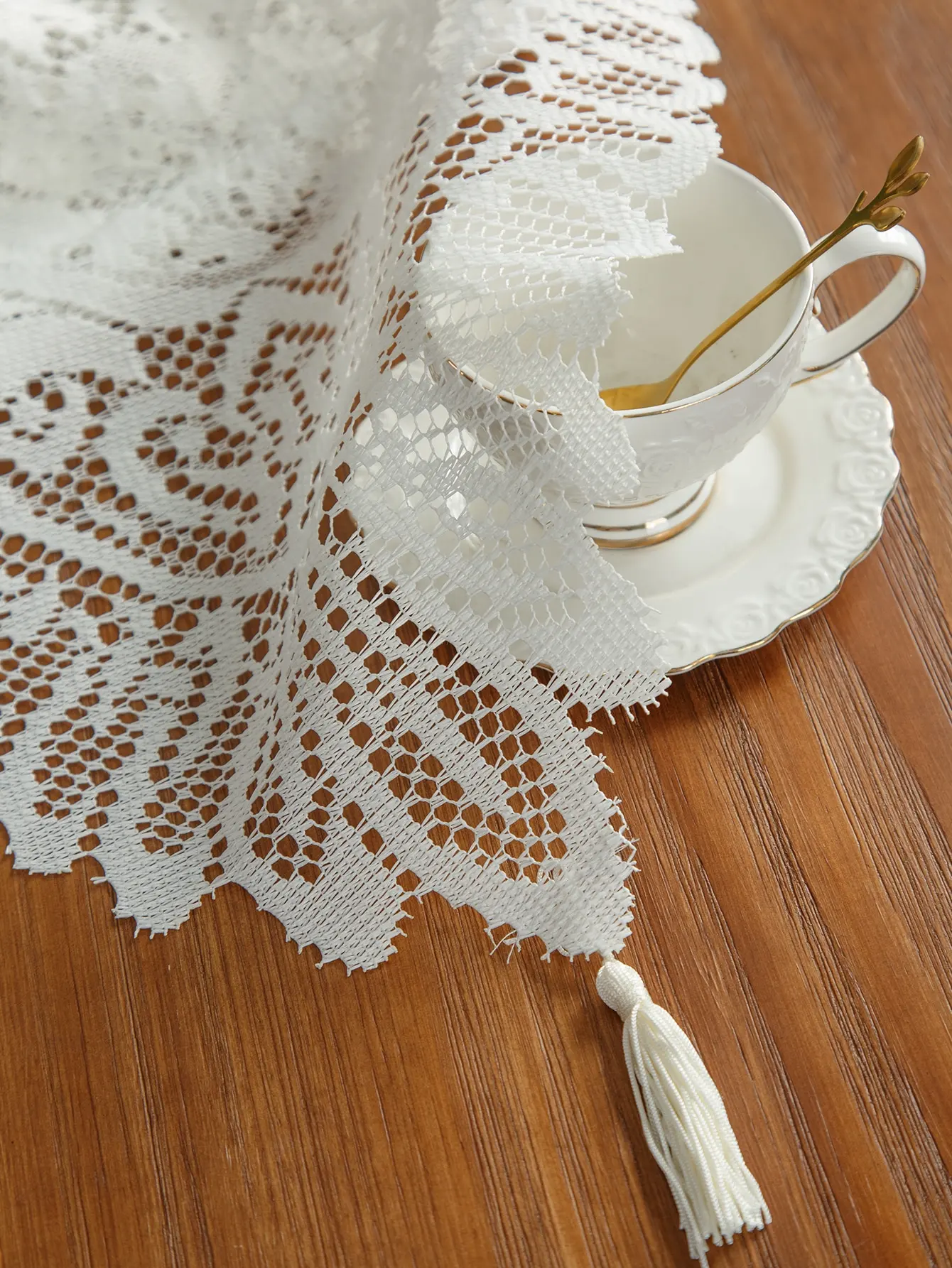 American Retro Polyester Fiber Lace Mesh Dining Mat Suitable For Home Decoration Such As Dining Tables, One Piece Set