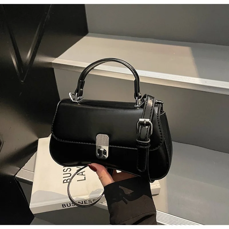 حقيبة كتف نسائية راقية مصنوعة من الجلد عالي الجودة وتفاصيل كلاسيكية #1