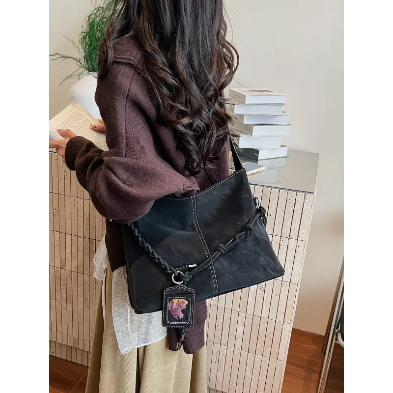 

Vintage Large Capacity Women's Bag2025New autumn and winter casual shoulder crossbody bag with high-quality texture for commutin