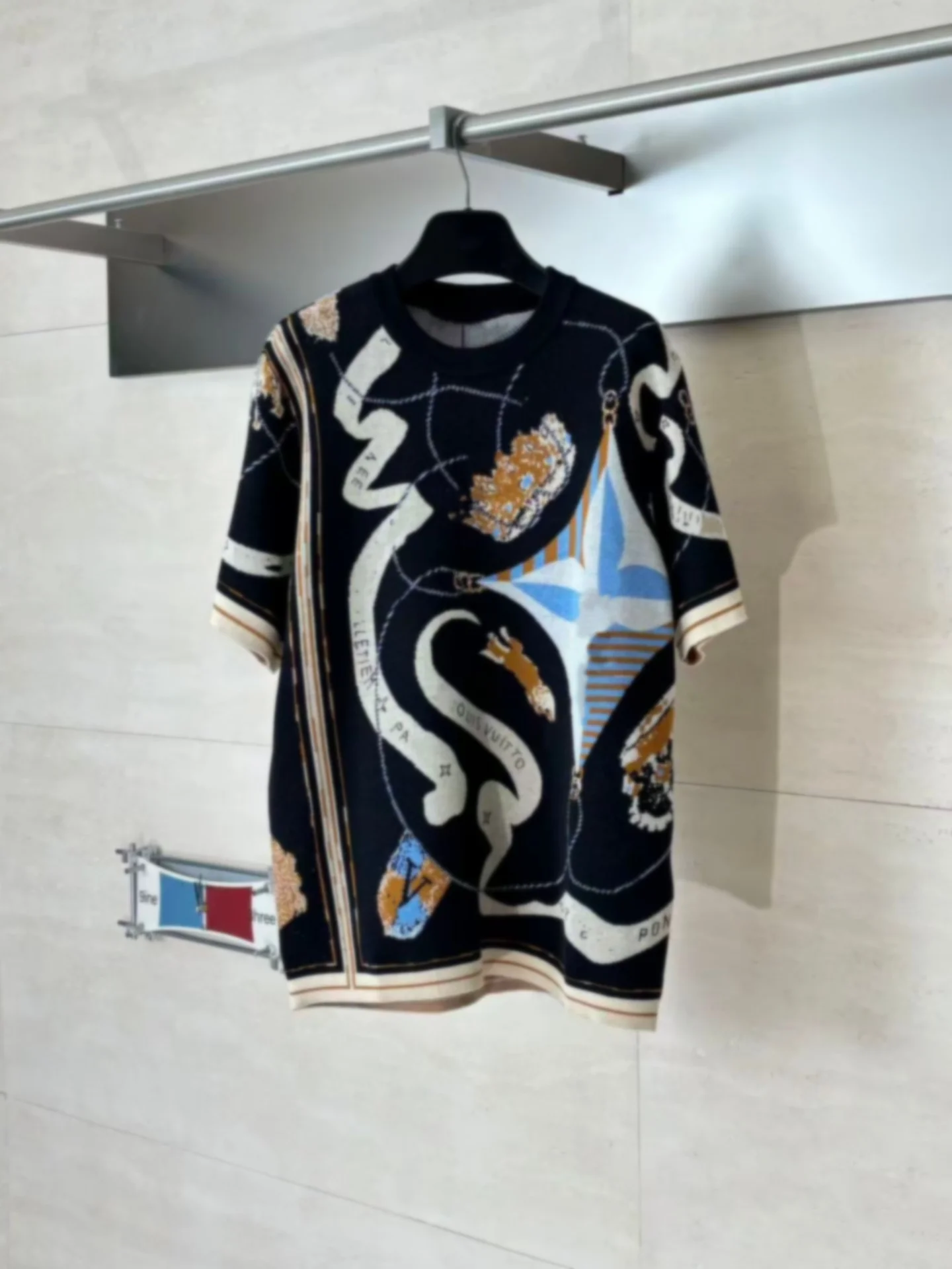 

Новый мужской вязаный свитер 2026 года с коротким рукавом, вышивкой в виде короны и ленты, в европейском стиле, повседневный модный топ из органического хлопка