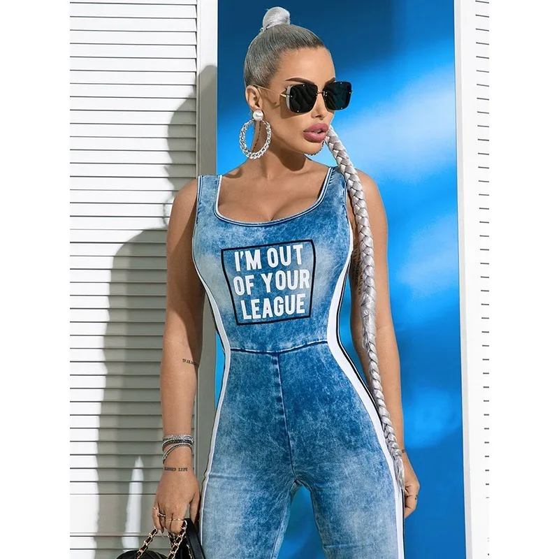 Damski kombinezon sportowy jednoczęściowy 2026 Nowy obcisły kombinezon bez rękawów z dekoltem w kształcie litery U, nadrukiem liter i rozcięciem, do ćwiczeń fitness, jogi, model 89469